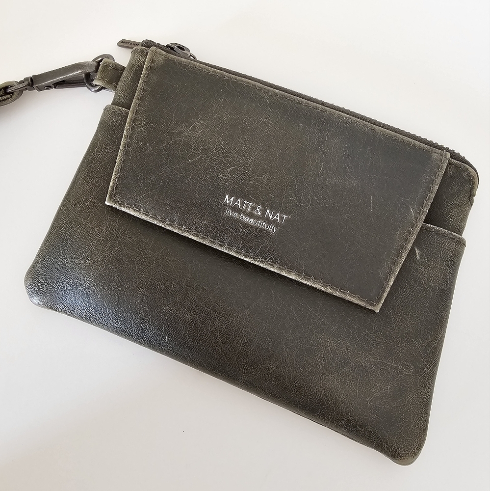 Matt & Nat Green Wristlet Vegan Leather